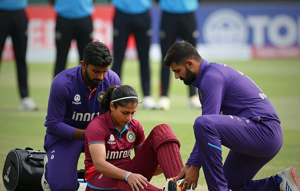 ১৯৯-এর পেছনের খতিয়ান: রঞ্জির দ্বিতীয় দিনে সিরাজের ওভার, গিলের পাঁচ বল আর একটি ভুল পড়া সংখ্যা