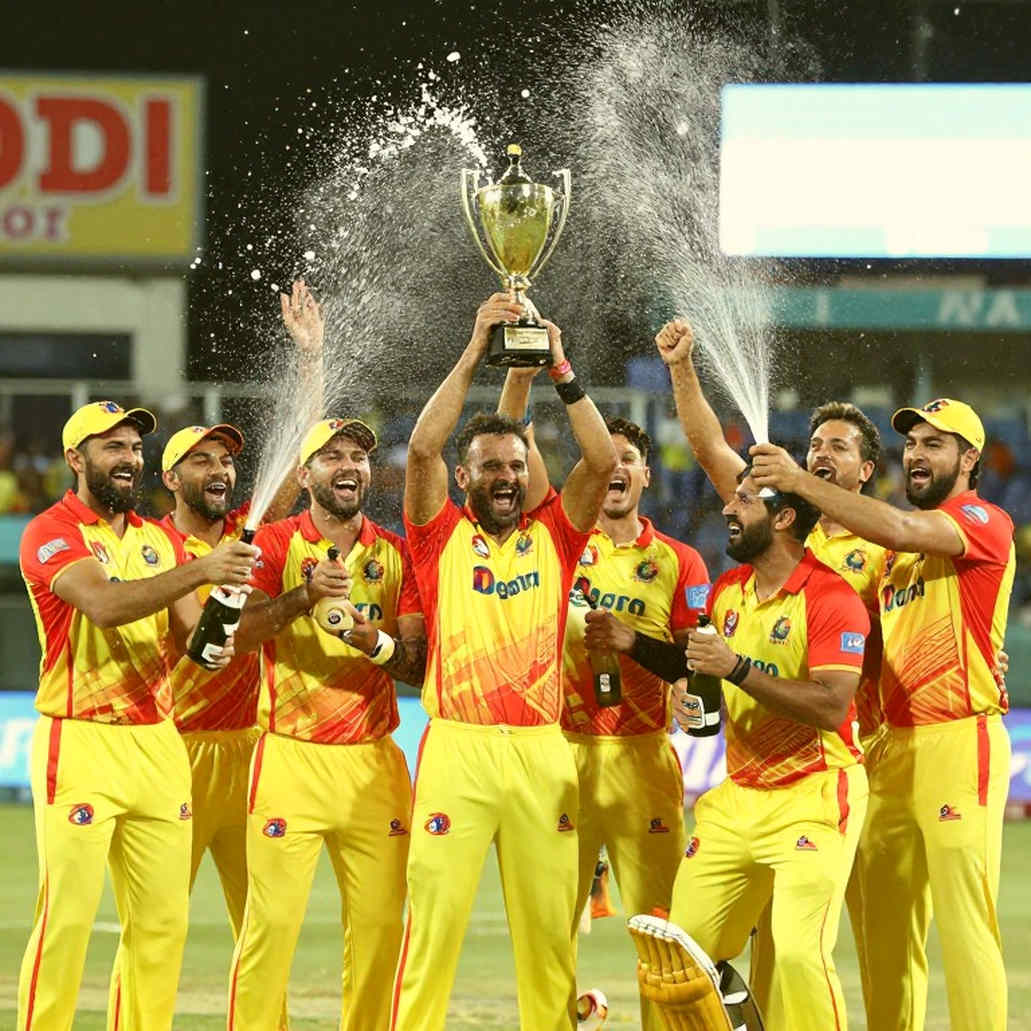 ছয় নম্বরে দীপ্তির ৮৩ বলে সেঞ্চুরি: ভারতের ৩২৮/৬ গড়ার ভেতরে রেকর্ড আর রিপ্লেসমেন্ট-গ্যাপ
