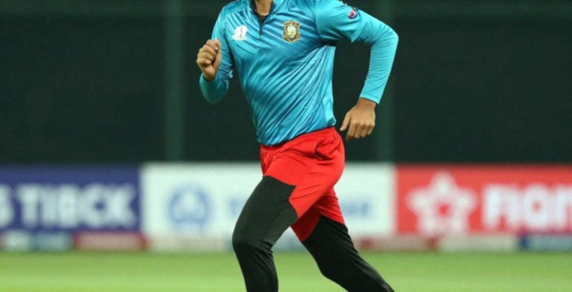 স্যান্ডপেপার গেটের ছায়ায় ডারবান: খাওয়াজার 'সবর', কামিন্সের নিরুত্তাপ নেতৃত্ব আর এক যুগের অসমাপ্ত হিসাব