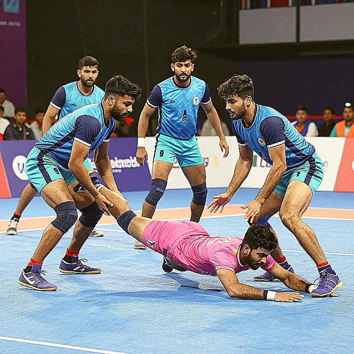 কাবাডি: যে খেলায় স্কোরলাইন ফুটবলের মতো পড়লে হিসাব উল্টে যায়